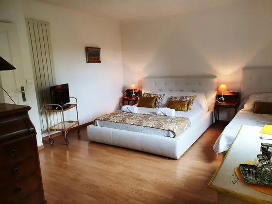 Üç Kişilik Oda (Jaune)