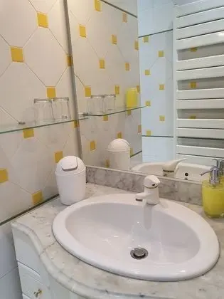 Üç Kişilik Oda (Jaune)