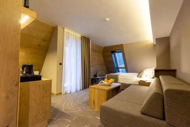 Junior Üç Kişilik Oda