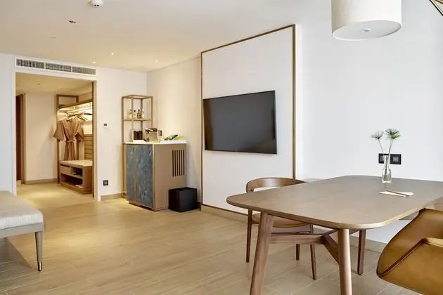 Premier King Room