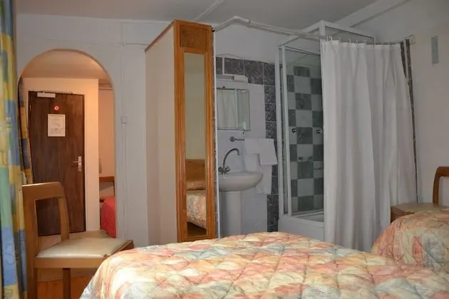 Family Oda, Özel Banyo (shared toilets)
