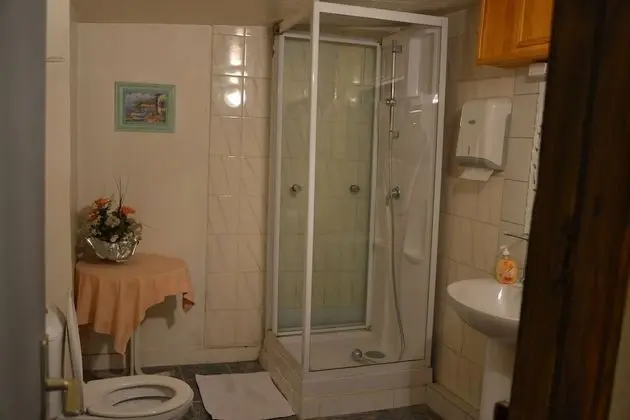 Family Oda, Özel Banyo (shared toilets)
