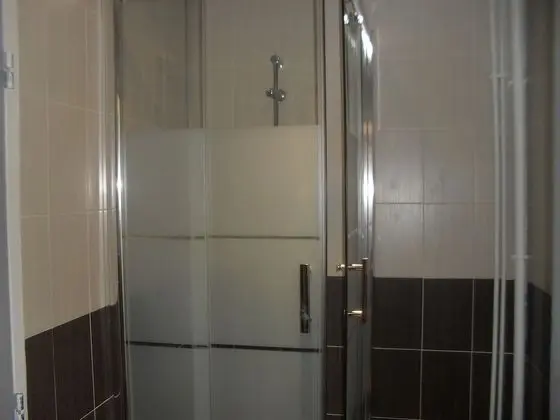 Family Oda, Özel Banyo (shared toilets)