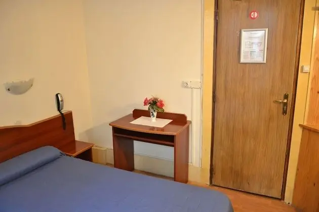 İki Ayrı Yataklı Oda, Özel Banyo (shared toilets)