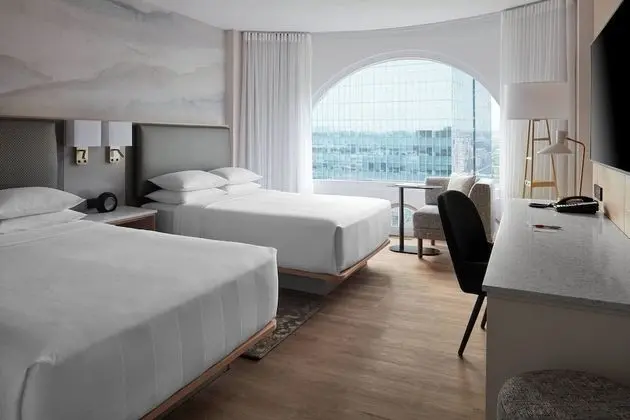 Oda, 2 Çift Kişilik Yatak, Şehir Manzaralı