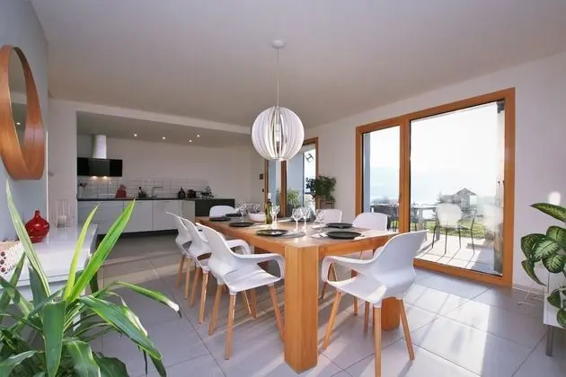 Luxury Ev, 3 Yatak Odası, Göl Manzaralı, Bahçeli