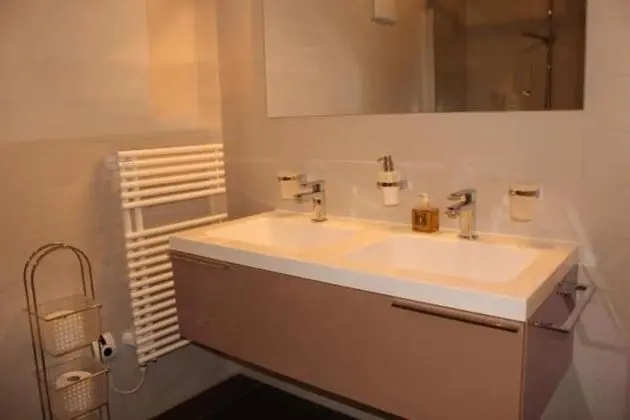 Luxury Apart Daire, 1 Yatak Odası, Göl Manzaralı (Apartment 2)