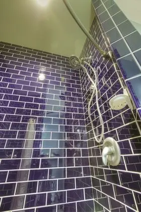 Oda, 1 Büyük (Queen) Boy Yatak (EURO SHOWER)