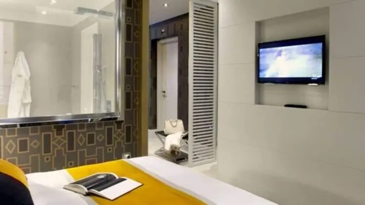 Junior Süit, 1 En Büyük (King) Boy Yatak ve Çekyat