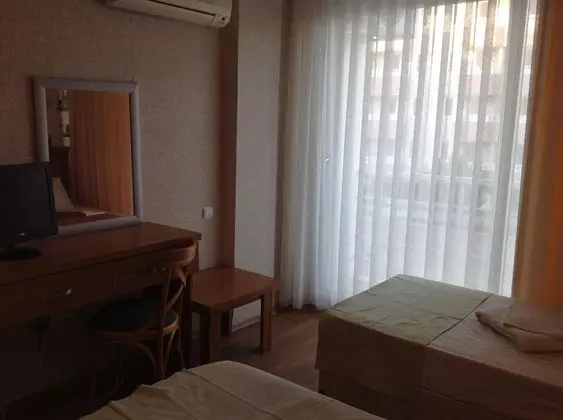 Triple, Şehir Manzaralı