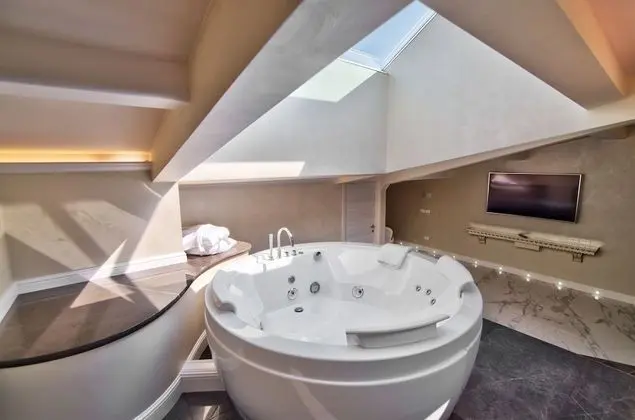 Suite Deluxe con Sauna, Idromassaggio e accesso SPA
