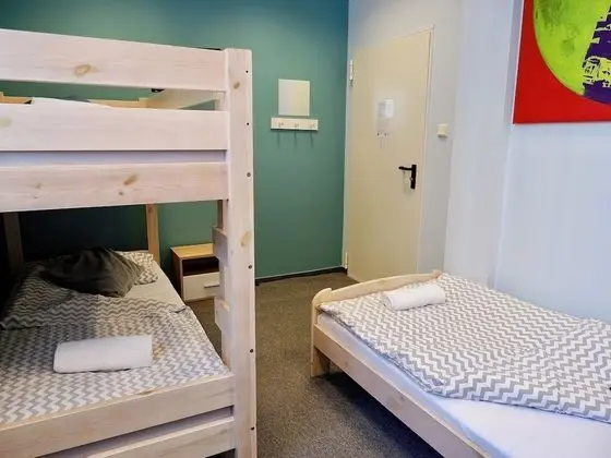 Üç Kişilik Oda, Ortak Banyo