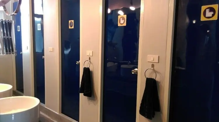 8 Bed Mixed Dorm Shared Bathroom