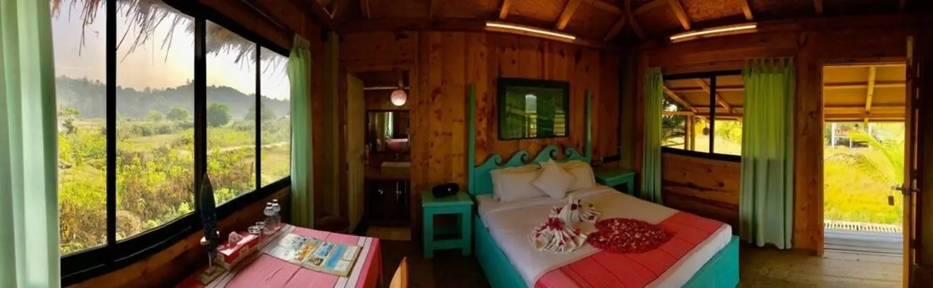 Deluxe Oda, 1 Büyük (Queen) Boy Yatak, Balkon, Denize Sıfır