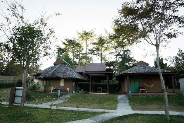 Earth Bungalow (Baan Din)
