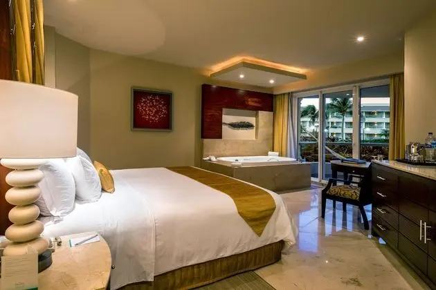 Superior Deluxe Ocean View - Kids & Teens Free
