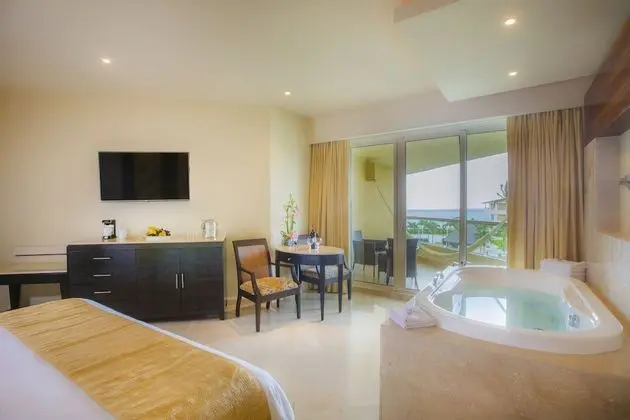 Superior Deluxe Ocean View - Kids & Teens Free