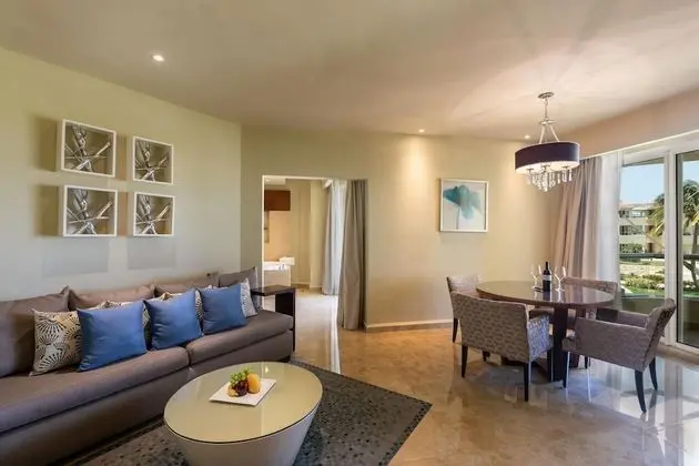 Superior Governor One Bedroom Suite Ocean View - King Size Bed