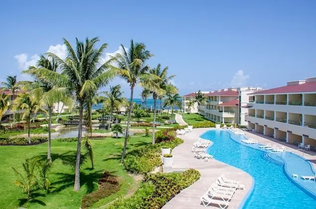 Swim Up Suite Garden View - Kids & Teens Free