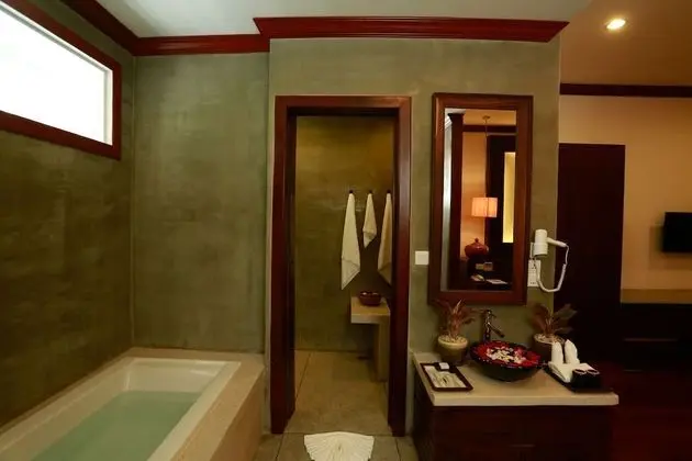 Cabana Suite King Room, Balcony, Pool View