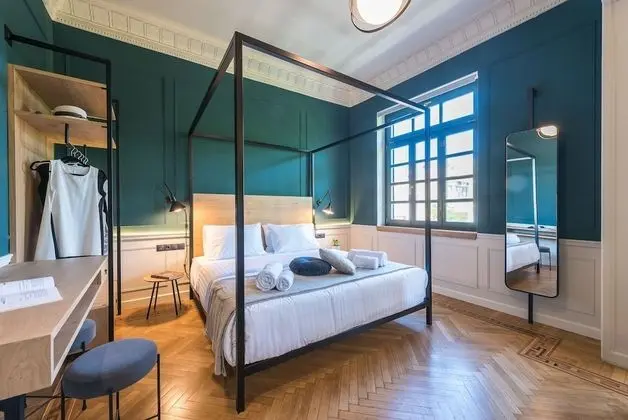 Junior Süit, 1 En Büyük (King) Boy Yatak ve Çekyat