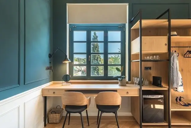 Junior Süit, Balkon