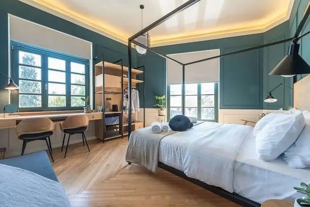 Junior Süit, Balkon