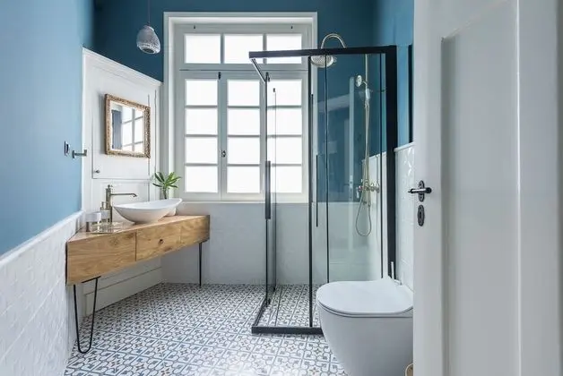 Junior Süit, Balkon