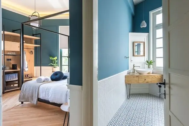 Junior Süit, Balkon