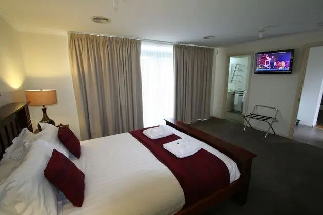 Kır Evi (4 Bedroom Home - Hopkins on Charles)