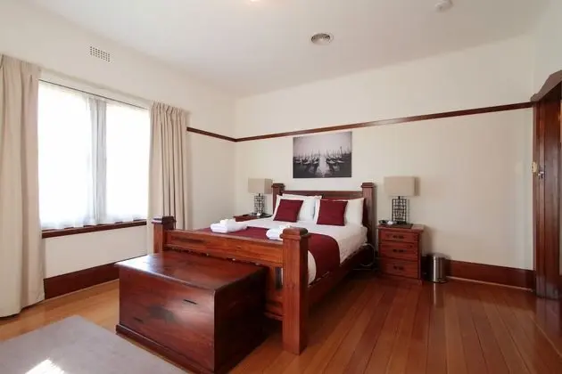 Kır Evi (4 Bedroom Home - Hopkins on Charles)