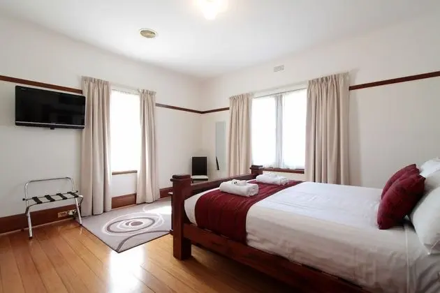 Kır Evi (4 Bedroom Home - Hopkins on Charles)