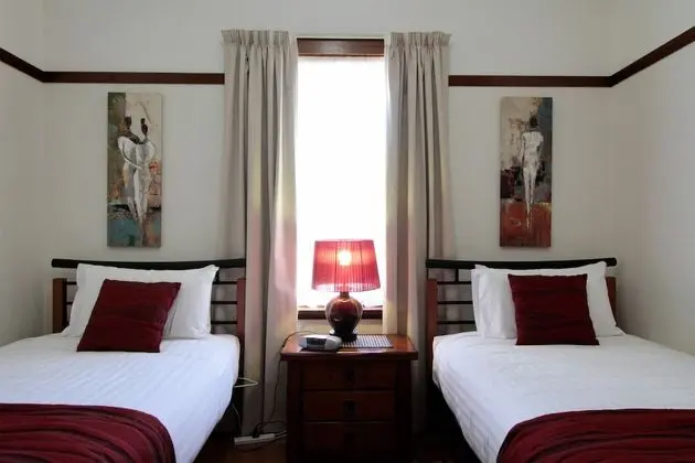 Kır Evi (4 Bedroom Home - Hopkins on Charles)