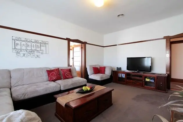 Kır Evi (4 Bedroom Home - Hopkins on Charles)