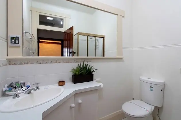 Kır Evi (4 Bedroom Home - Hopkins on Charles)