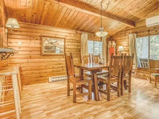 Kulübe, Birden Çok Yatak (Moondance Cabin)