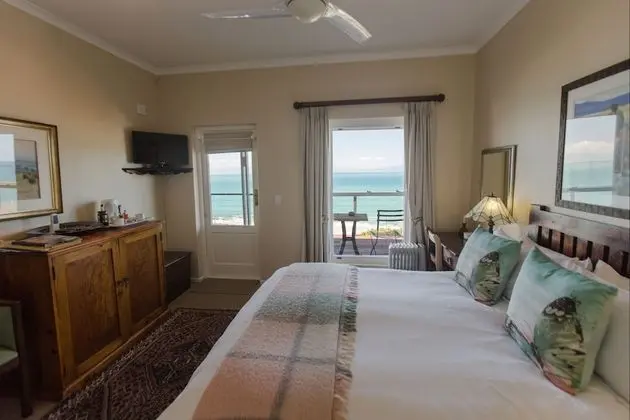 Queen Bed Direct Balcony Access