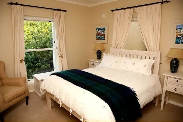 Queen Bed No Direct Balcony Access