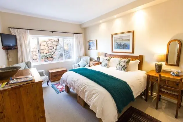 Queen Bed No Direct Balcony Access