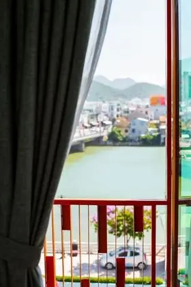Deluxe İki Ayrı Yataklı Oda (River and Mountain View)