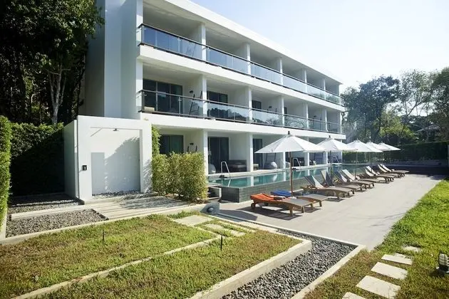 Deluxe Tek Büyük Yataklı Oda, Havuz Manzaralı