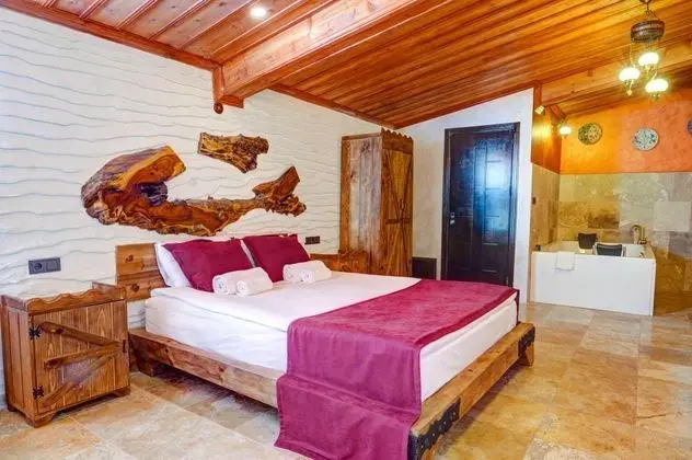 Suite Oda Balkonlu, Kale Manzaralı, Jakuzili (2 Kişilik)