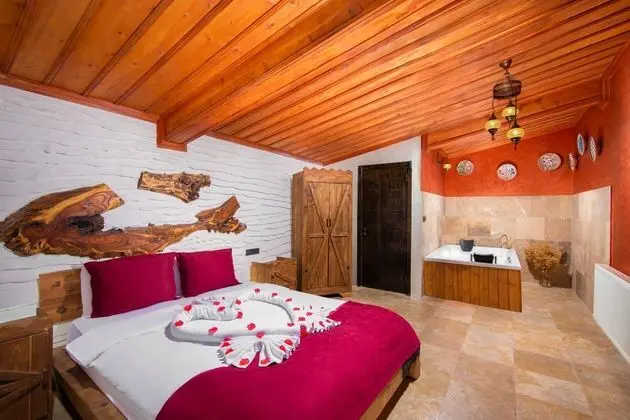 Suite Oda Balkonlu, Kale Manzaralı, Jakuzili (2 Kişilik)