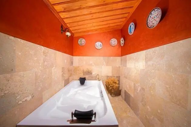 Suite Oda Balkonlu, Kale Manzaralı, Jakuzili (2 Kişilik)