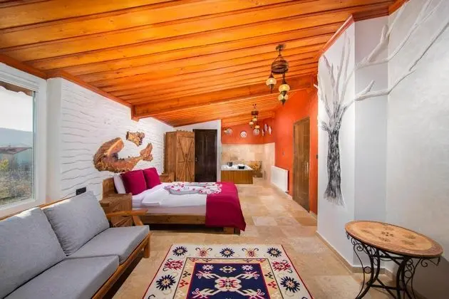 Suite Oda Balkonlu, Kale Manzaralı, Jakuzili (2 Kişilik)