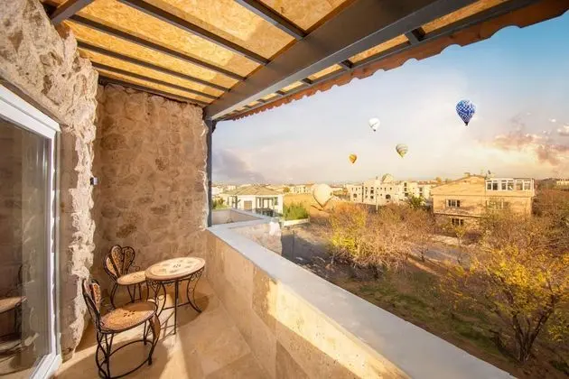 Suite Oda Balkonlu, Kale Manzaralı, Jakuzili (2 Kişilik)