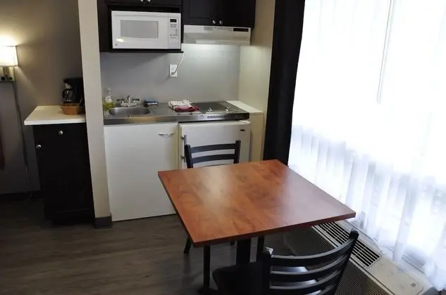 Süit, 2 Büyük (Queen) Boy Yatak, Sigara İçilmez, Küçük Mutfak (Two Room, 2 Queen Bed)