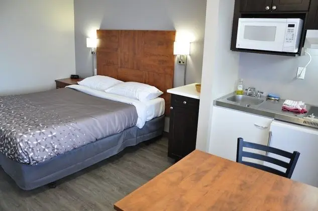 Süit, 2 Büyük (Queen) Boy Yatak, Sigara İçilmez, Küçük Mutfak (Two Room, 2 Queen Bed)