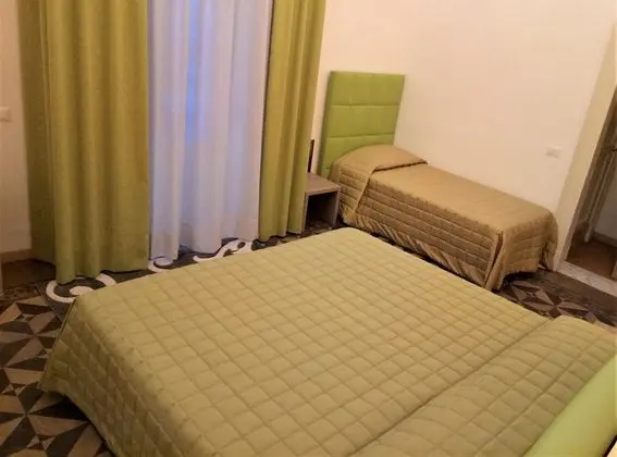 Deluxe Üç Kişilik Oda