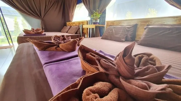 Quadruple Tented Room